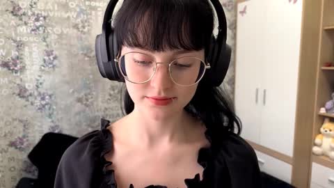 Annie PVT IS OPEN online show from 09/10/25, 12:05