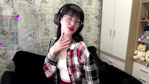 Annie PVT IS OPEN online show from 09/24/25, 12:08