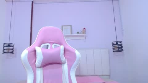 Snapshot of dolce_horny chatting on 01/21/25, 02:05 Dolce online show from 01/21/25, 02:05