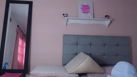 Snapshot of dolce_horny chatting on 11/24/25, 01:00 Dolce online show from 11/24/25, 01:00