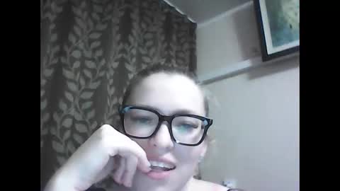 dolce_tempt online show from 12/21/25, 07:54