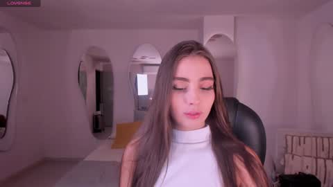 Dolcie  online show from 12/31/24, 12:04