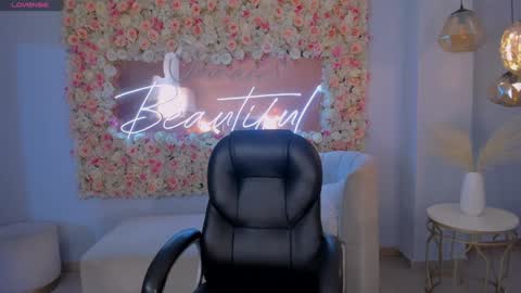 Dolcie  online show from 01/11/25, 11:45