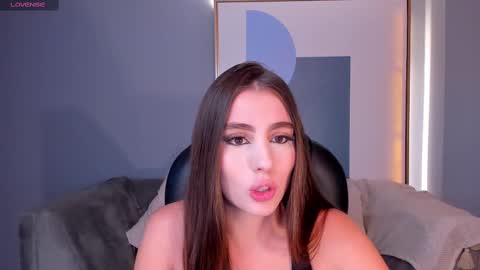 Dolcie  online show from 03/03/25, 12:04