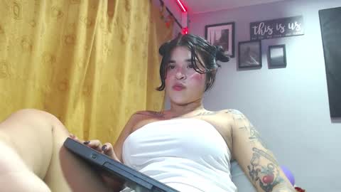 doll_and_thebrown online show from 11/25/25, 12:21