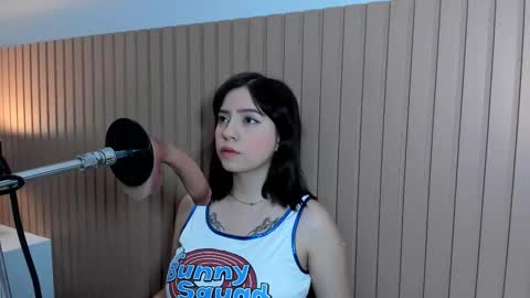 Bella  online show from 12/20/25, 07:32