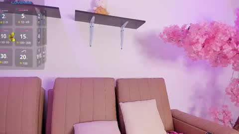 doll_isa_ online show from 12/22/25, 06:49