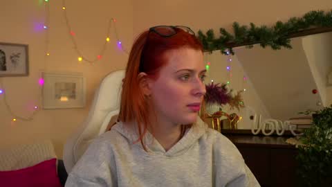 Snapshot of doll_lesli chatting on 12/24/24, 02:33 Your doll Lesli online show from 12/24/24, 02:33