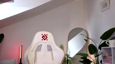 Snapshot of doll_lesli chatting on 09/30/25, 06:29 Your doll Lesli online show from 09/30/25, 06:29