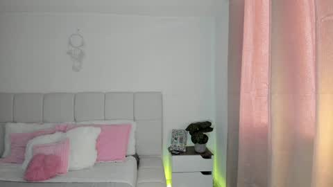 doll_oriana online show from 03/31/26, 08:53