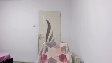 Snapshot of dollcedolly chatting on 01/07/25, 10:01 Eva online show from 01/07/25, 10:01