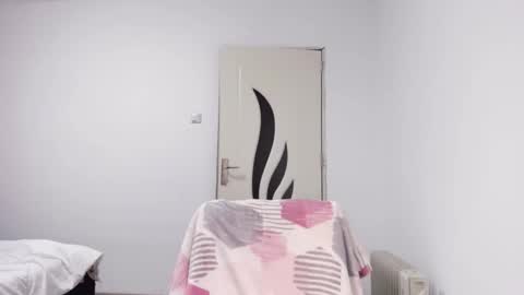 Snapshot of dollcedolly chatting on 01/11/25, 09:57 Eva online show from 01/11/25, 09:57