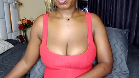 Snapshot of dolllux_gee chatting on 07/18/26, 05:44 Gee Independent Model EATUTC3 11PM-3AM 2AM-6AM online show from 07/18/26, 05:44