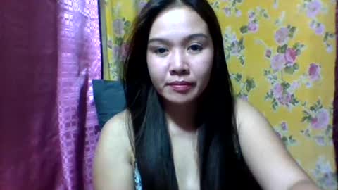 Snapshot of dolly_jane34 chatting on 10/28/25, 10:19 dolly_jane34 online show from 10/28/25, 10:19