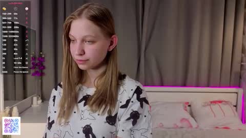 Emilia online show from 10/16/25, 07:15