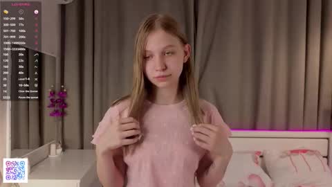 Emilia online show from 10/18/25, 06:08