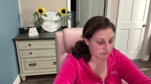 Snapshot of dollydimplez chatting on 02/28/25, 01:47 Dolly online show from 02/28/25, 01:47