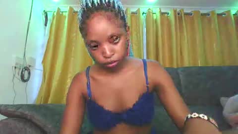 Snapshot of dollythegirl chatting on 05/17/26, 02:46 kadolly online show from 05/17/26, 02:46