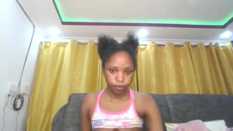 Snapshot of dollythegirl chatting on 06/04/26, 01:33 kadolly online show from 06/04/26, 01:33