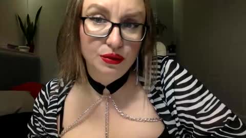 DOM MUMMY online show from 10/25/25, 04:31