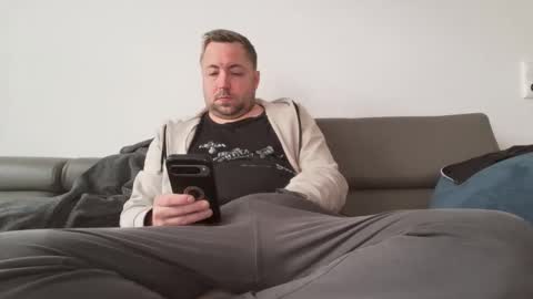 dombio_12 online show from 04/18/26, 10:52