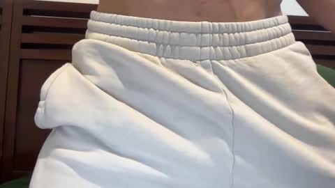 Snapshot of domd3 chatting on 12/19/25, 10:50 Dom online show from 12/19/25, 10:50