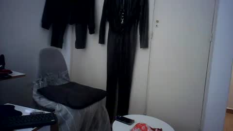 Snapshot of domfetishx chatting on 10/20/25, 12:33 all fetishes online show from 10/20/25, 12:33