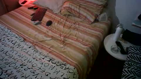 Snapshot of domfetishx chatting on 10/25/25, 05:15 all fetishes online show from 10/25/25, 05:15