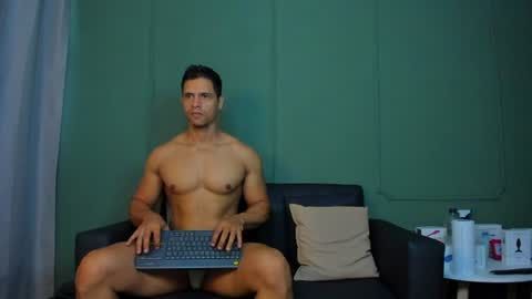 Snapshot of dominc_berry chatting on 06/20/26, 12:30 Dominc berry online show from 06/20/26, 12:30