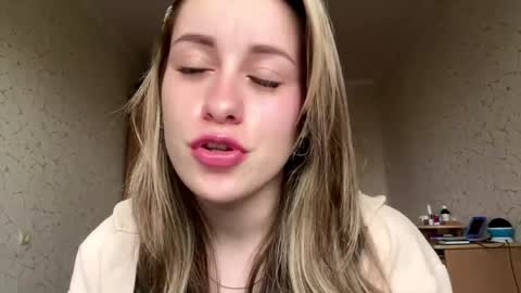 Snapshot of domingadandridge chatting on 04/02/26, 08:45 Mia online show from 04/02/26, 08:45