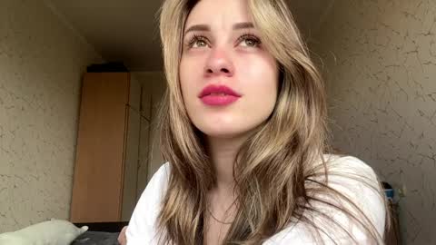 Snapshot of domingadandridge chatting on 04/04/26, 07:06 Mia online show from 04/04/26, 07:06