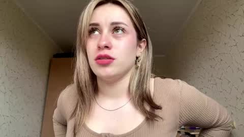 Snapshot of domingadandridge chatting on 04/09/26, 08:09 Mia online show from 04/09/26, 08:09