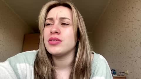 Snapshot of domingadandridge chatting on 04/16/26, 08:04 Mia online show from 04/16/26, 08:04