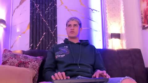 DOMI online show from 04/30/26, 03:24