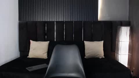 Snapshot of dominic_ghost chatting on 09/19/25, 01:40 Dominic online show from 09/19/25, 01:40