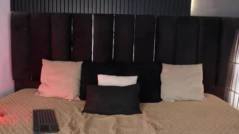 Snapshot of dominic_ghost chatting on 09/24/25, 02:48 Dominic online show from 09/24/25, 02:48