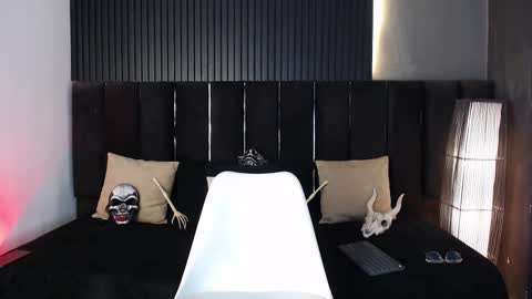 Snapshot of dominic_ghost chatting on 10/10/25, 10:09 Dominic online show from 10/10/25, 10:09