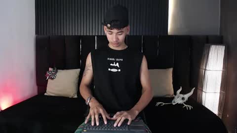 Snapshot of dominic_ghost chatting on 10/14/25, 08:31 Dominic online show from 10/14/25, 08:31