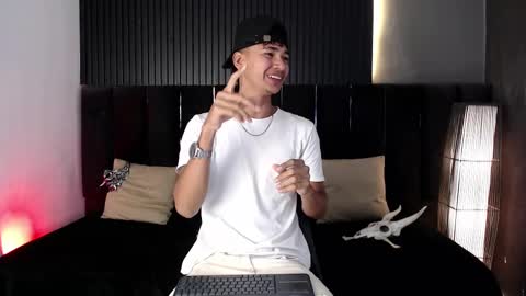 Snapshot of dominic_ghost chatting on 10/15/25, 11:49 Dominic online show from 10/15/25, 11:49