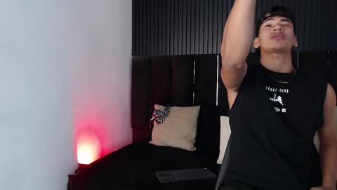 Snapshot of dominic_ghost chatting on 10/17/25, 11:18 Dominic online show from 10/17/25, 11:18