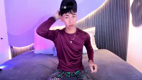 Snapshot of dominic_ghost chatting on 11/10/25, 01:04 Dominic online show from 11/10/25, 01:04