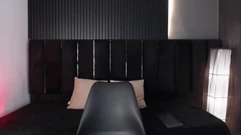 Snapshot of dominic_ghost chatting on 11/22/25, 10:42 Dominic online show from 11/22/25, 10:42