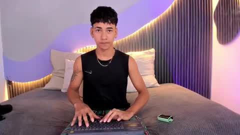 Snapshot of dominic_ghost chatting on 11/25/25, 02:11 Dominic online show from 11/25/25, 02:11