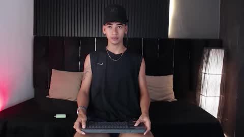 Snapshot of dominic_ghost chatting on 11/28/25, 11:18 Dominic online show from 11/28/25, 11:18