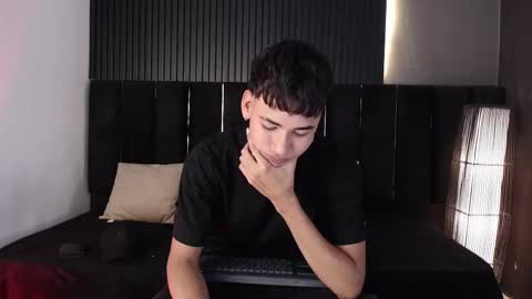 Snapshot of dominic_ghost chatting on 11/30/25, 09:30 Dominic online show from 11/30/25, 09:30