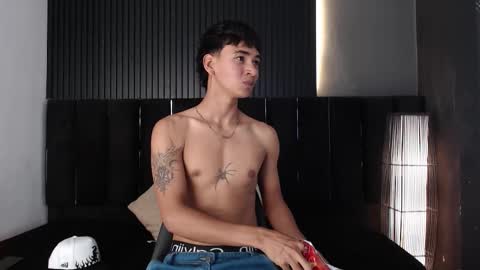 Snapshot of dominic_ghost chatting on 12/15/25, 11:20 Dominic online show from 12/15/25, 11:20