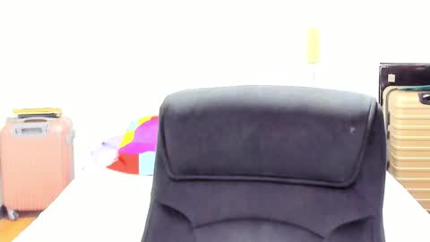 Snapshot of dominic_radccliffe chatting on 09/19/25, 03:08 Your real love online show from 09/19/25, 03:08