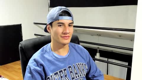 Snapshot of dominic_radccliffe chatting on 11/07/25, 01:49 Your real love online show from 11/07/25, 01:49