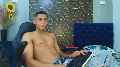 dominic_smith_ online show from 04/23/26, 04:03