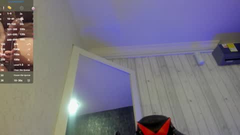 Snapshot of dominicsccott chatting on 09/29/25, 12:43 Dominicscott online show from 09/29/25, 12:43